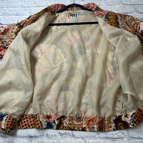 Vintage 80’s EVR Vibrant Floral Paisley Bomber Jacket- 100% Silk. - Picture 9 of 12